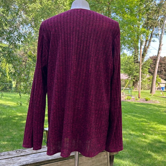 Chenault Womens Lightweight Vee Neck Sweater in
Berry/Black, Sz. XXL - Picture 9 of 14